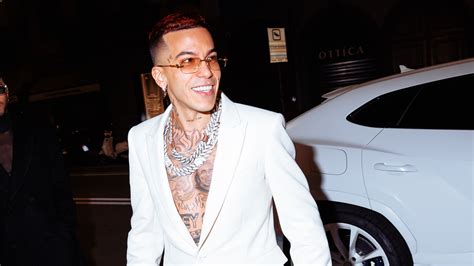 Sfera Ebbasta ha portato sul red carpet del Men of the 